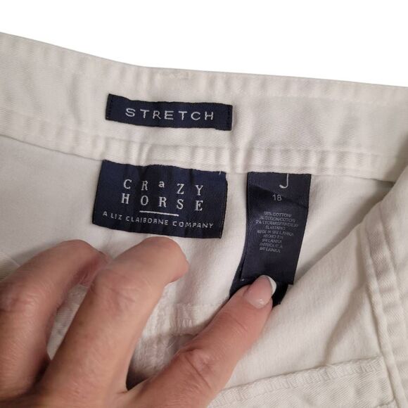 Crazy Horse by Liz Claiborne White Stretch Denim Jean Shorts - Picture 4 of 6